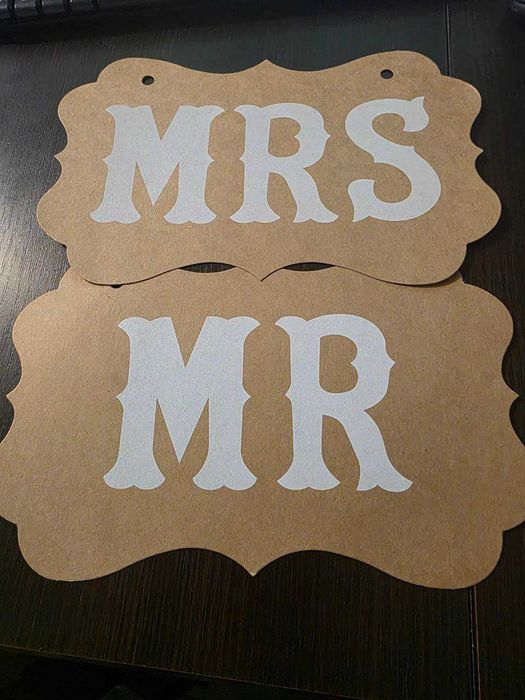 napisy na krzesła - mr. and mrs. - idealne na ślub w stylu boho :)