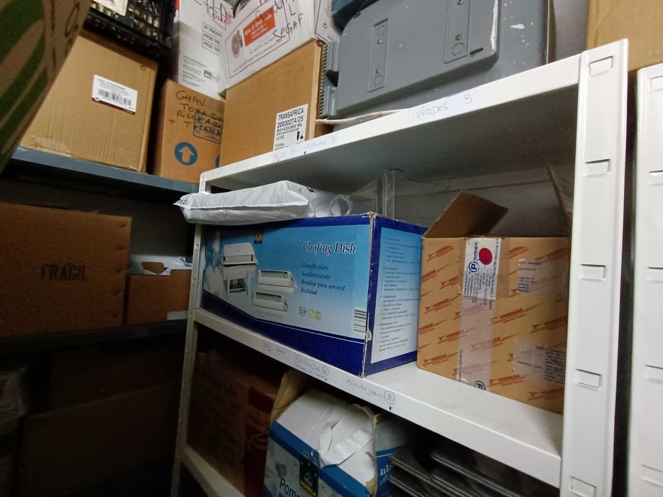 Excedente de equipamentos e utensílios de restauração