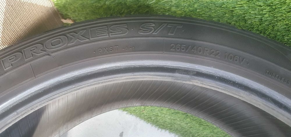 2 Pneus TOYO 265/40 R22 SEMI NOVOS