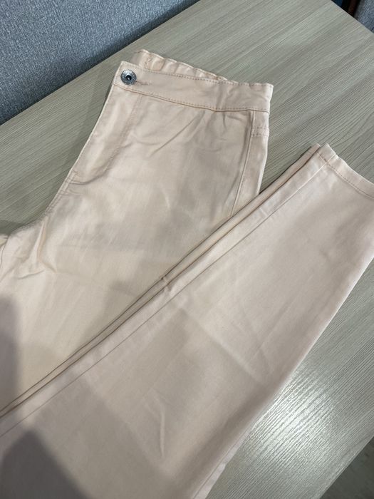 Бежеві жіночі скіні джинси