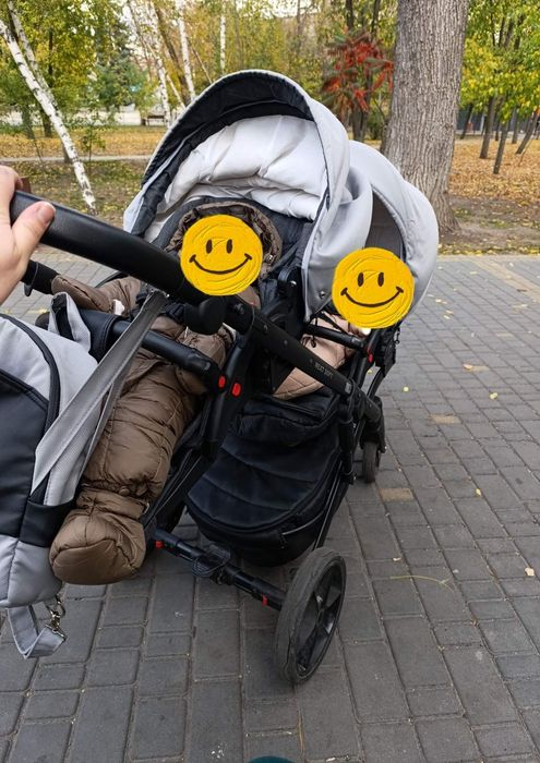 Продам коляску для близнецов, двойни.