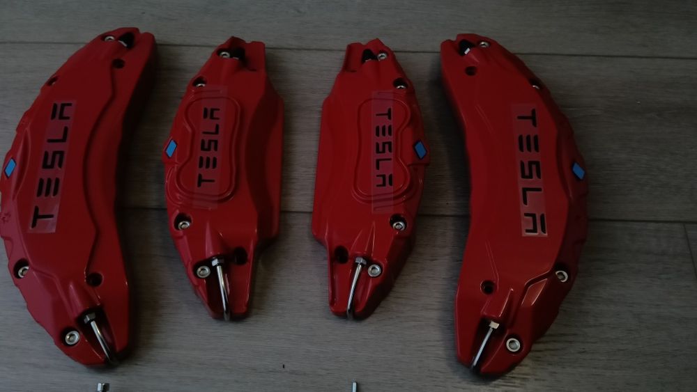 Стильні червоні накладки на супорта Тесла модель 3  17-23 року