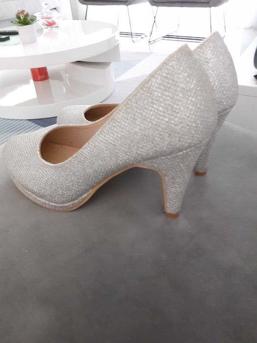 Sapatos de mulher como novos