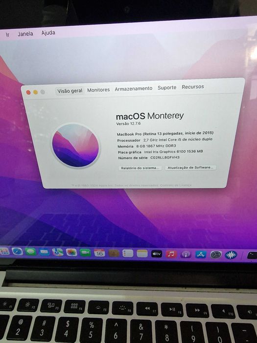 MacBook Pro 2015 com vários programas)