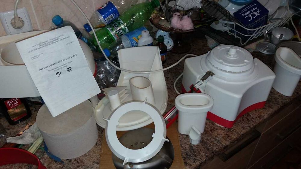 Соковыжималка состояние новой полный комплект.