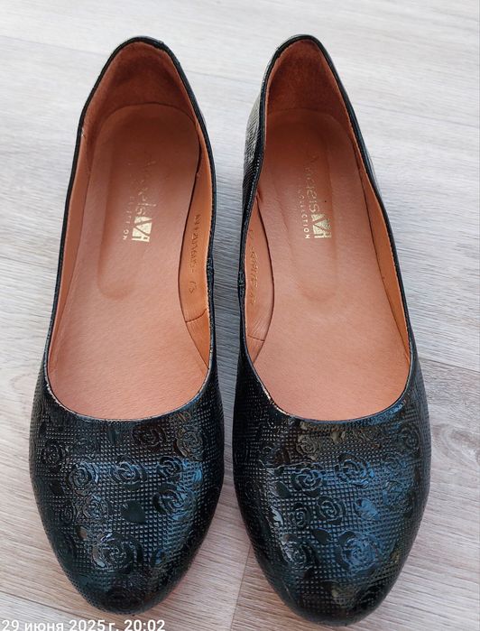 Продам кожаные балетки