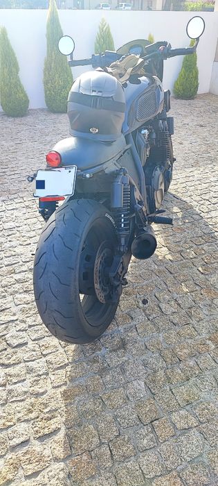 Yamaha XJR 1200.