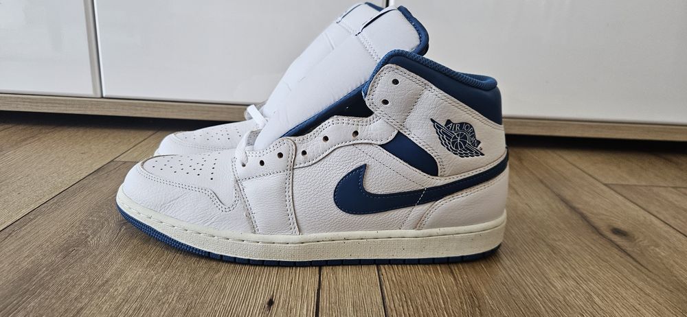Nike Air Jordan 1 Mid SE