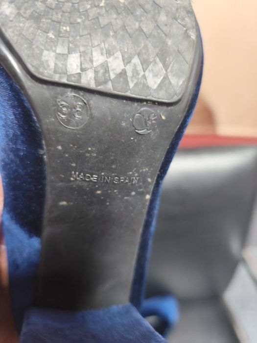 Sapatos de Senhora como novos ,Aul escuro  abludado tamanho 38