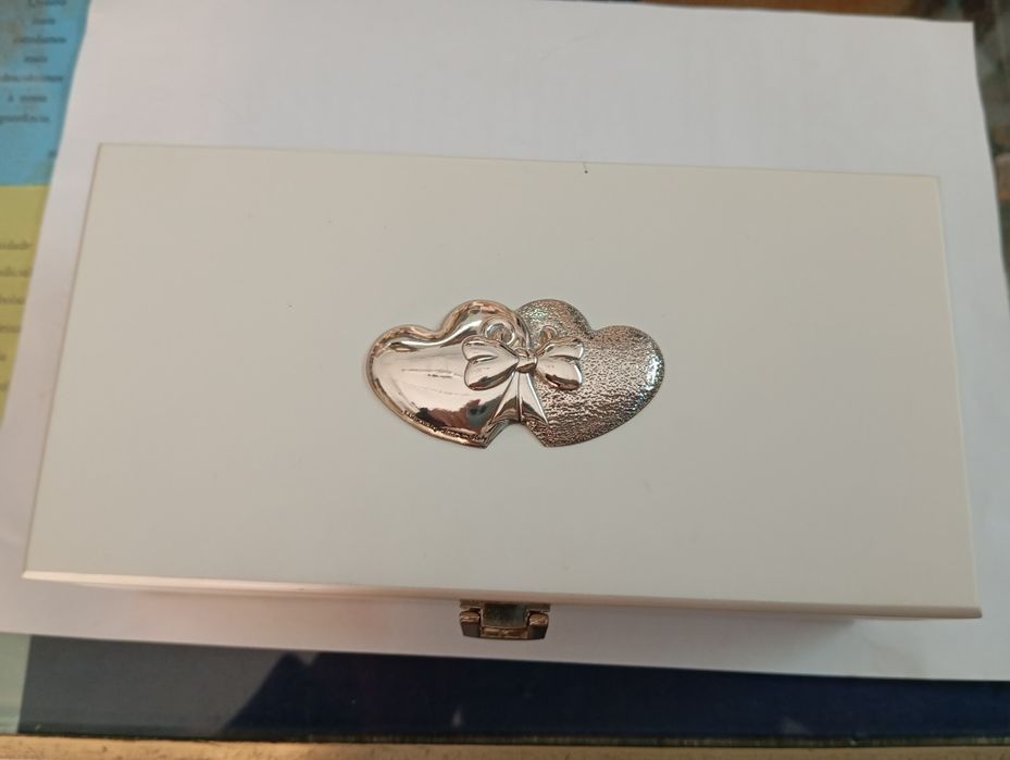 Guarda jóias com placa