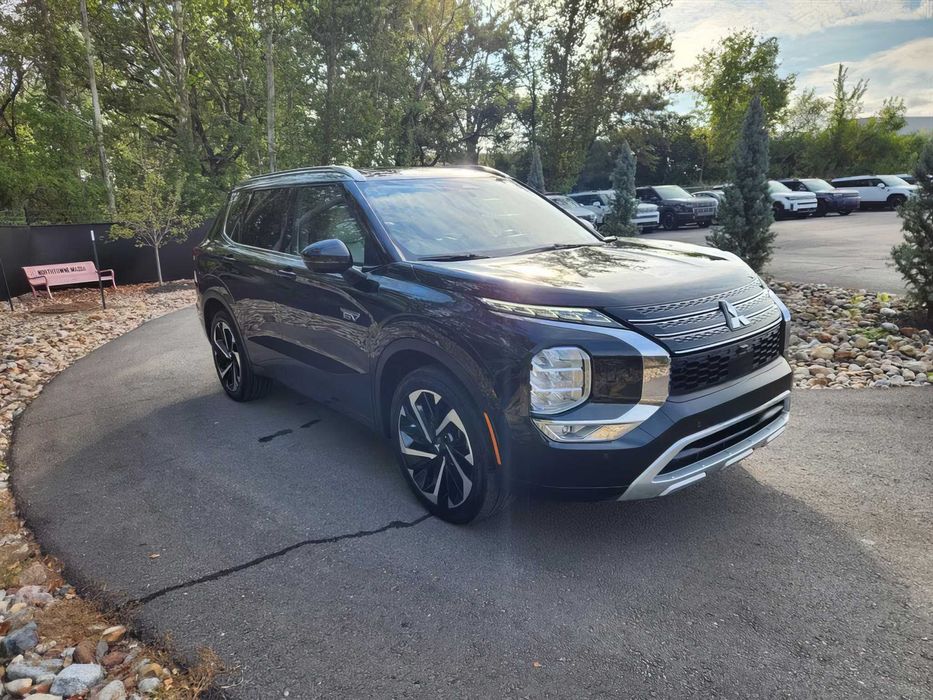 Mitsubishi Outlander      2024