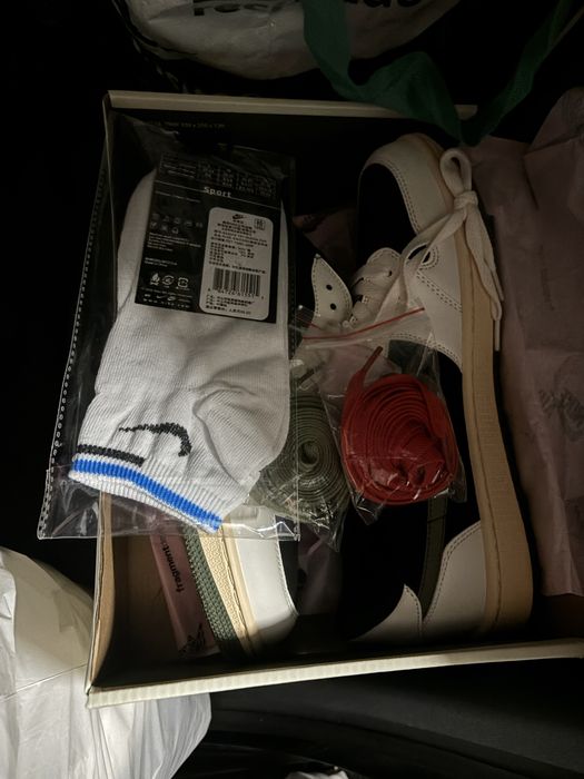 JORDAN 1 LOW TRAVIS SCOTT OLIVE