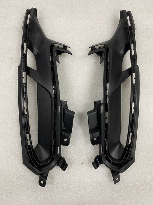 9j1807682,9j1807681 Porsche taycan бокові решітки переднього бампера