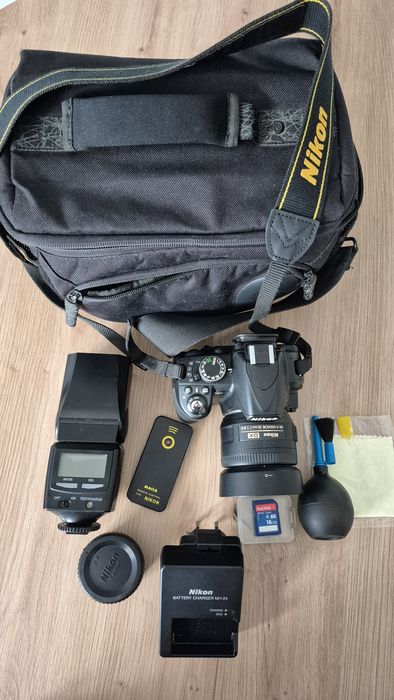 Aparat lustrzanka  Nikon D3100 duży zestaw
