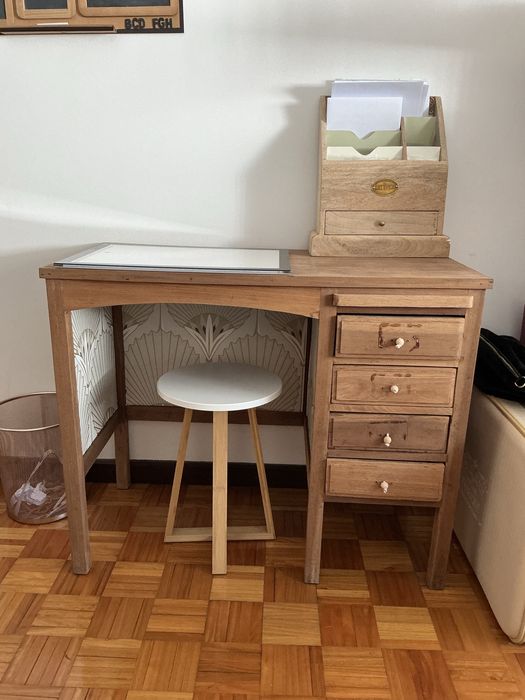 Secretaria em madeira renovada