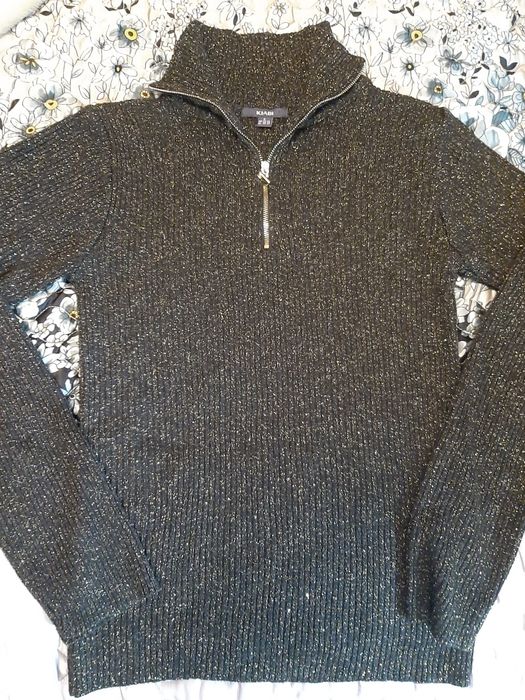 Святковий светр з золотом