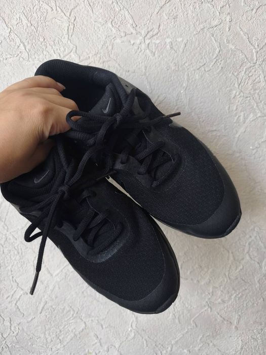 Кросівки Nike Revolution 7