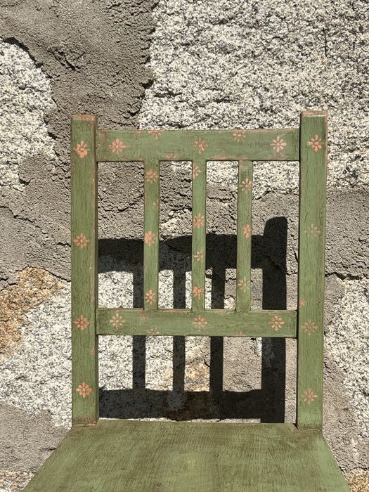 Cadeira de criança em madeira restaurada