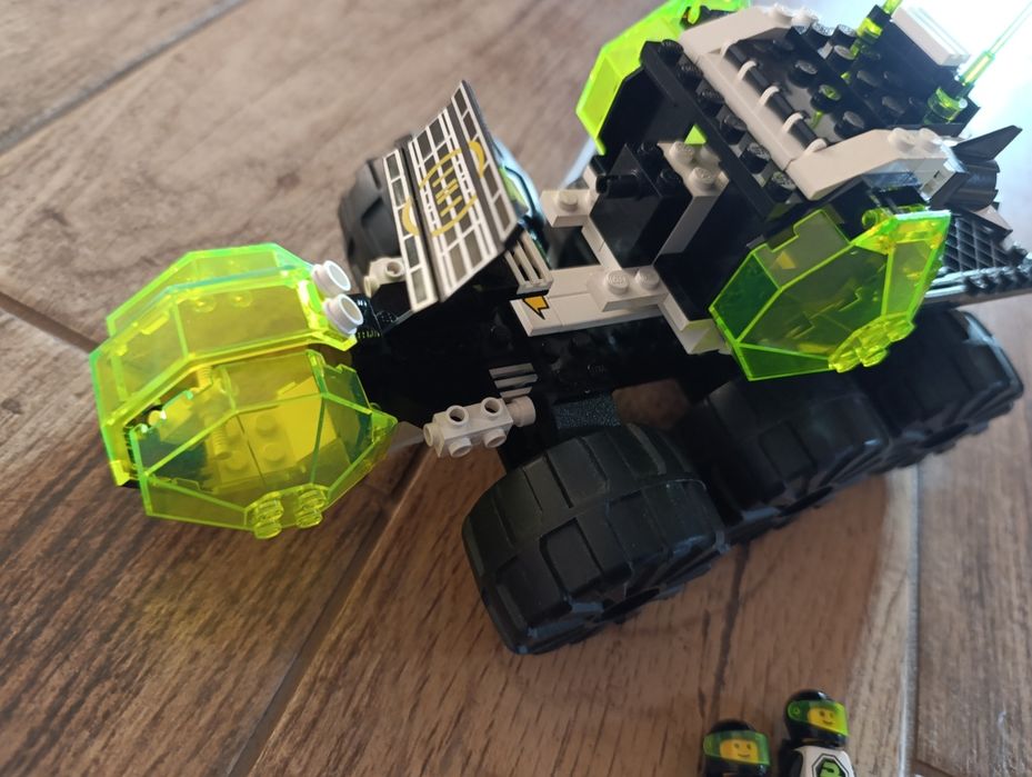 LEGO 6933 Space - Blacktron Spectral Starguider (Radar Patrol)
