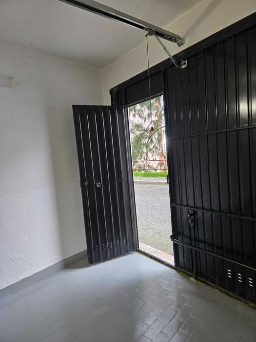 Garagem Fechada (Box)  – c/ WC Privativo, eletricidade e água