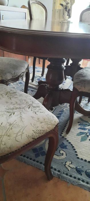 Mesa sala de jantar e 8 cadeiras