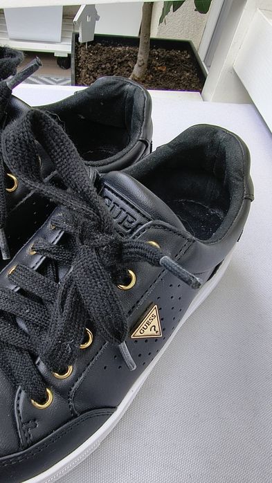 Sneakersy damskie czarne Guess 36
