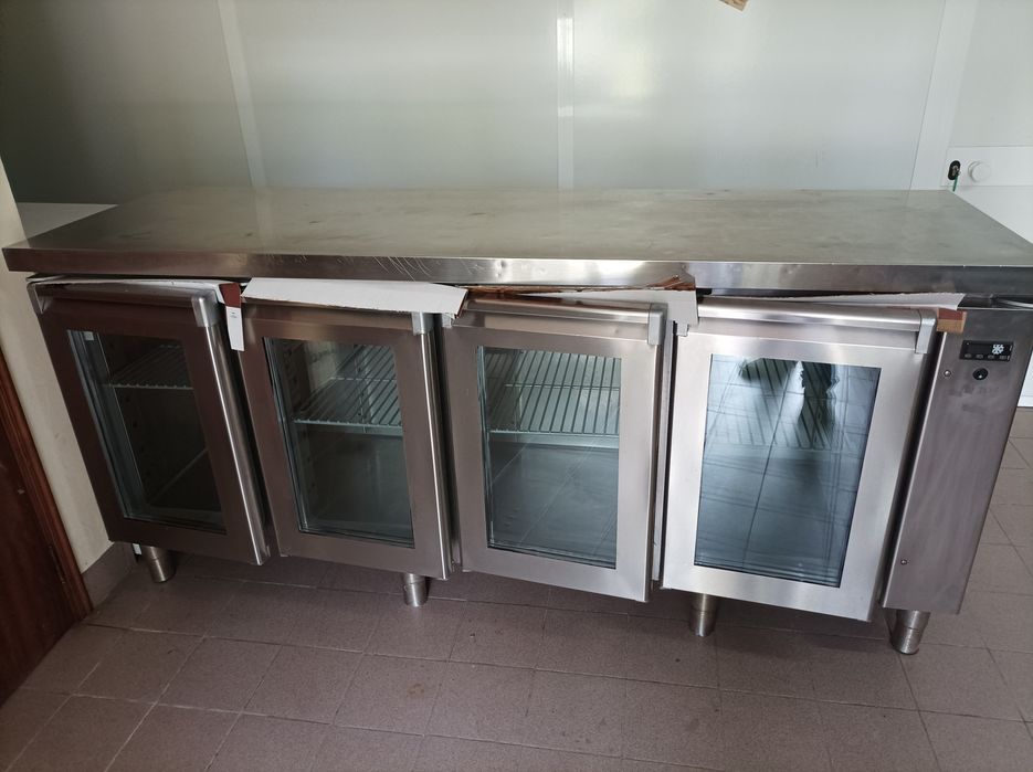 Bancada de  refrigeração traseira de balcão