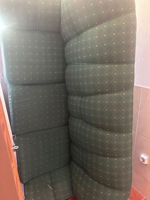 Sofá de 3 lugares mas também faz Sofá cama e um sofa de um lugar