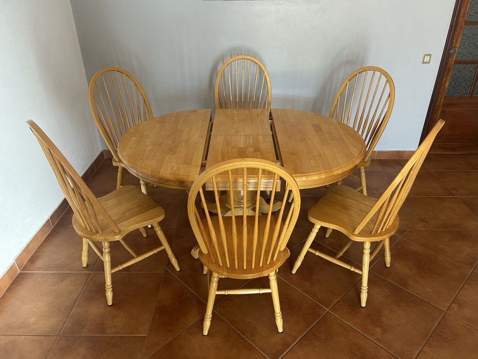 Mesa de refeição extensivel de 4 a 6 lugares