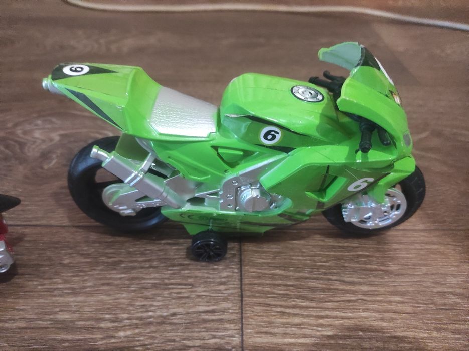 Мотоцикл Bandai могучие ренджеры Helio Cycle 2006 MV Agusta 1:18