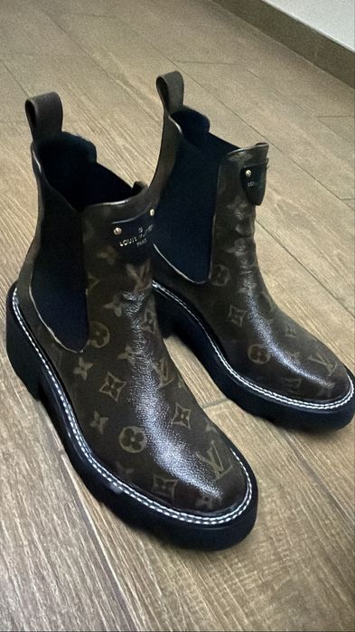 LV BEAUBOURG ankle boots 38