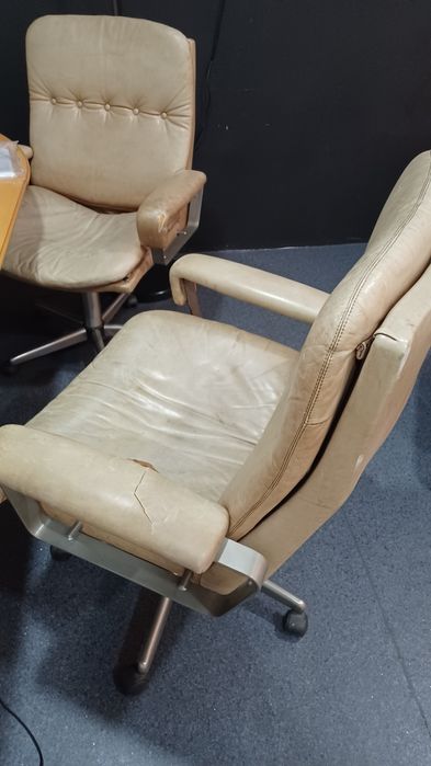 Cadeiras de escritório  em pele