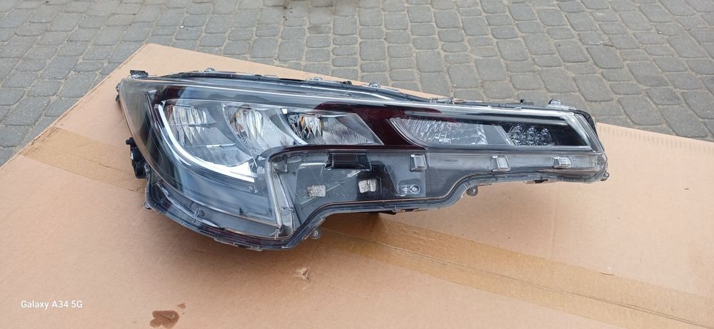 Toyota Corolla E21 lampa reflektor Full led prawa przód przednia 81110-02S60 ładna