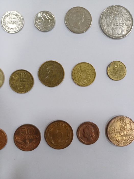 Lote 8 / Conjunto 8 de 30 Moedas diferentes