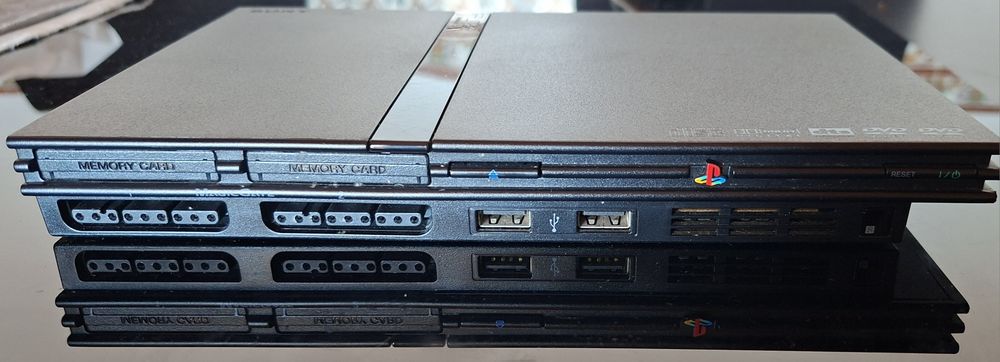 PlayStation 2 Slim + 2 Jogos