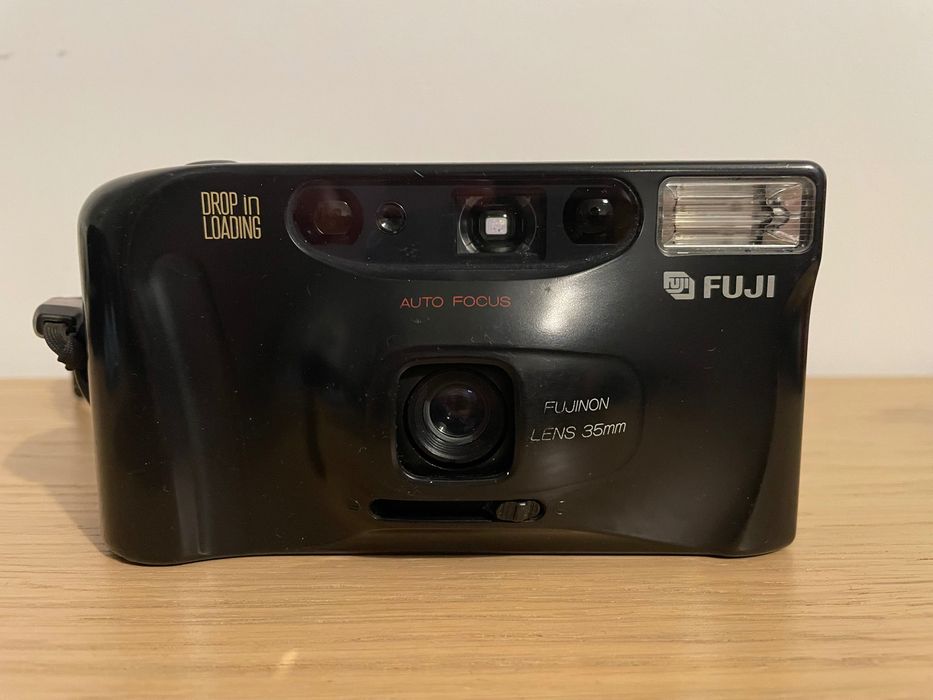 Aparat analogowy Fuji Drop in Loading – Fujinon 35mm, autofocus