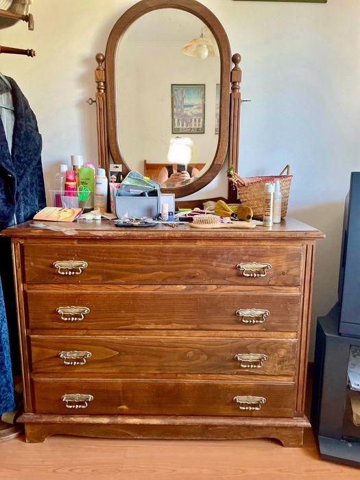 Mobilia de quarto solteito “antiga”: conjunto ou à peça - Baixa preço