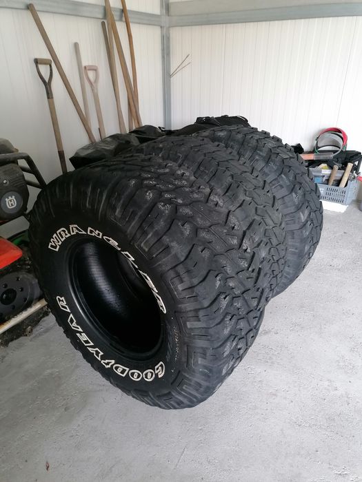Pneus 33 x 12,5 R15 Goodyear