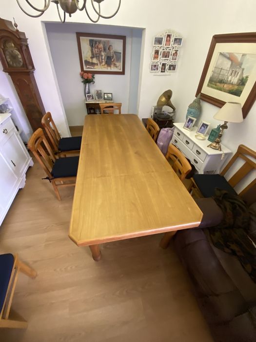 Mesa de jantar madeira com 8 cadeiras