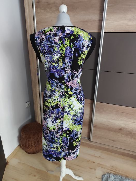 Elegancka kwiecista sukienka r.48