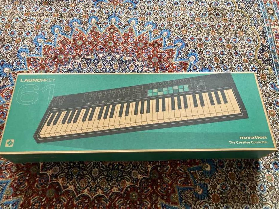 Novation Launchkey 61 MK4 Midi Keyboard