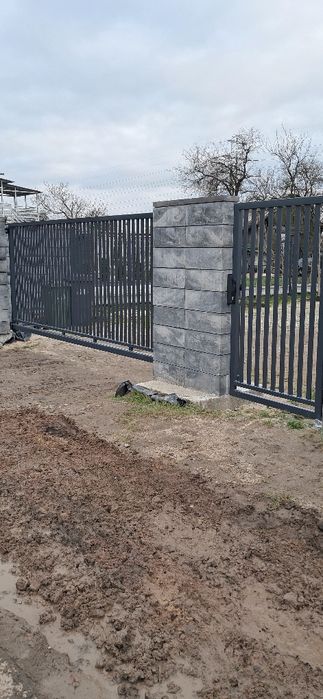 Brama palisada pionowa