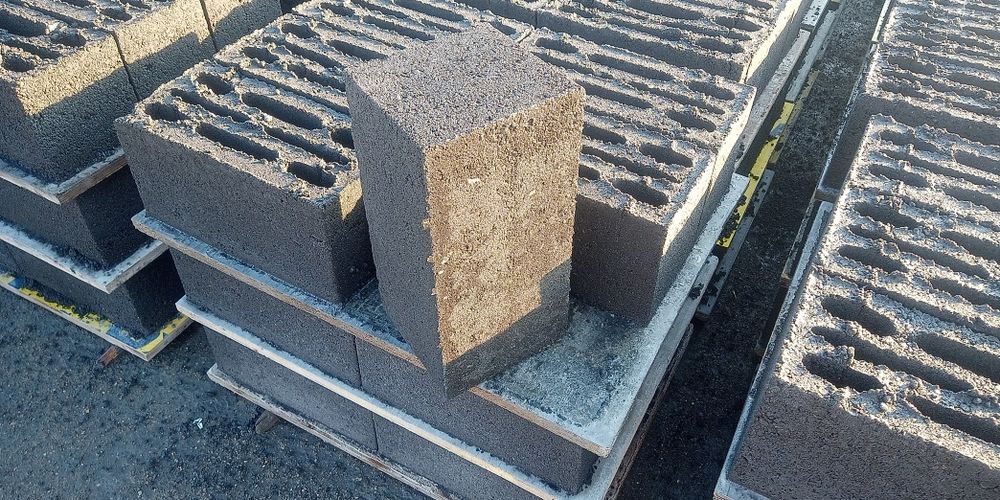 Pustak ścienny 19x19x39