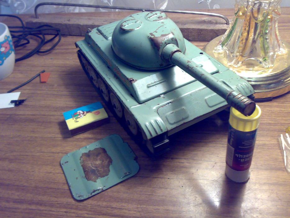 Детские игрушки СССР.танк стальной.большой на батарейках.