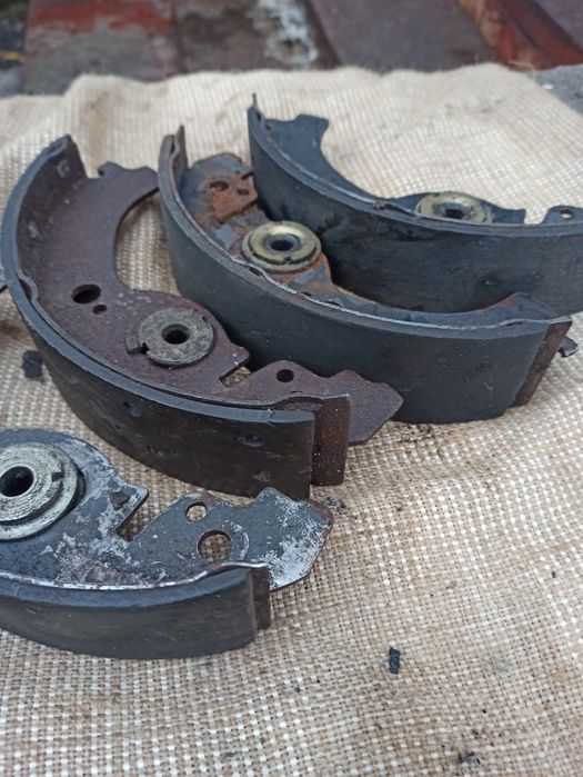 Задні тормозні колодки ваз 2106