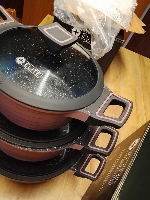 á venda:  conjunto de 3 panelas em cerâmica antiaderente da marca Elite.