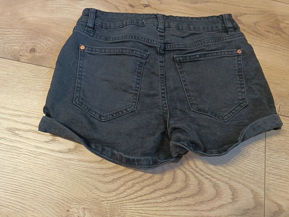 Spodenki firmy Reserved rozmiar 34