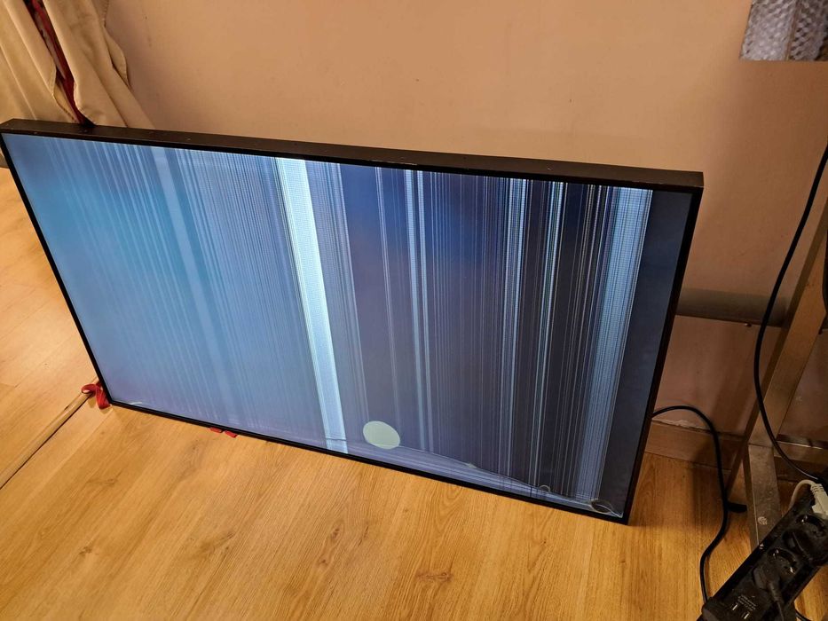 Ecrã/Monitor Profissional 55” Ultra High Brightness – Ecrã partido