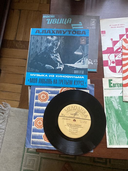 Пластинки 70-х 80-х годов разные
