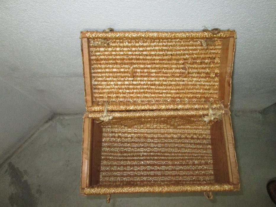 Pequena Cesta Fechada Antiga para Decoração